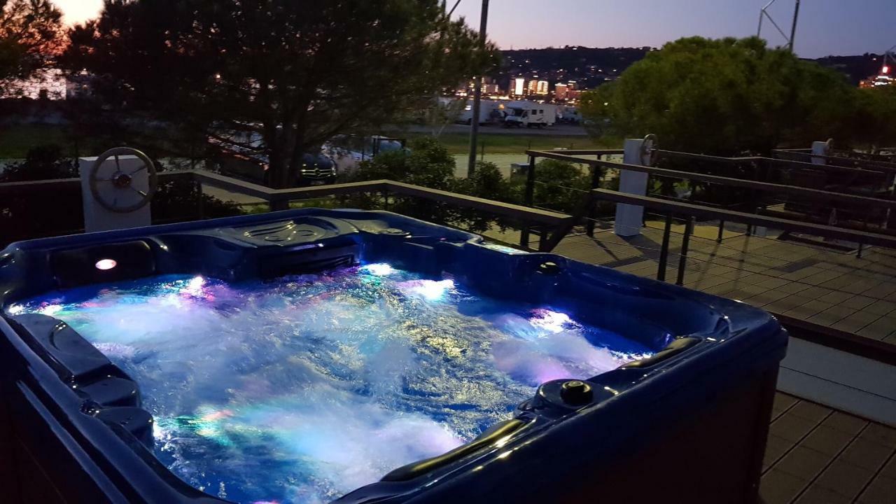 ホテル Floating Sea House Portorose エクステリア 写真